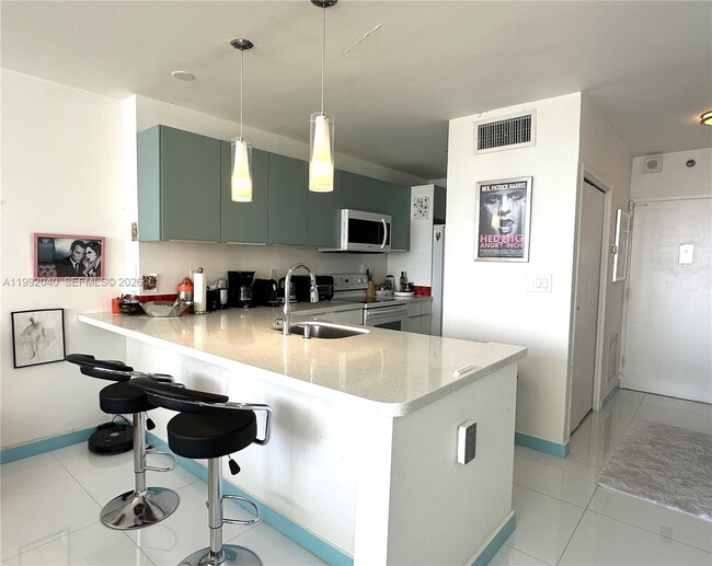 Building Photo - 1000 West Ave