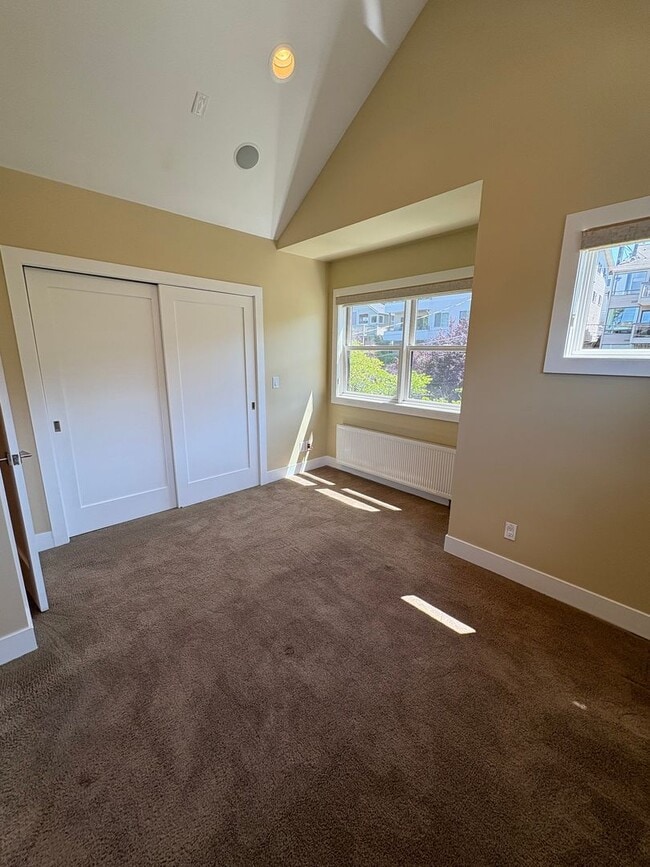 Building Photo - Fabulous Queen Anne Home with LOTS of EXTRAS!
