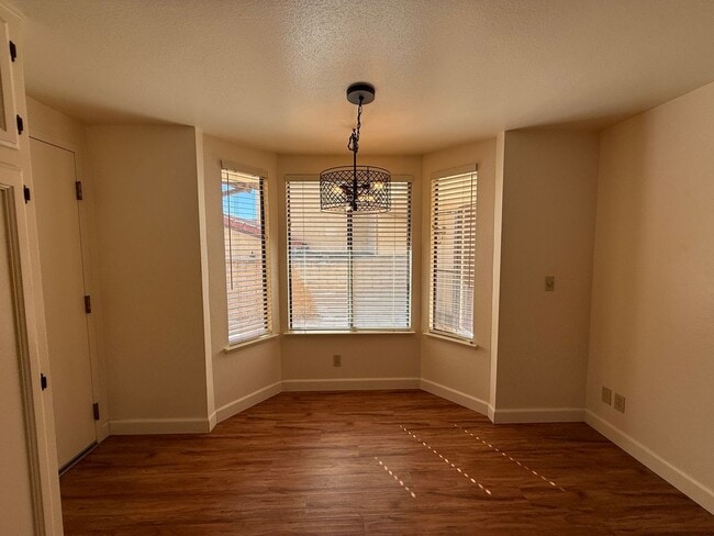 Building Photo - Beautiful Two Story Orcutt Town Home in th...