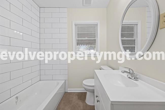 Building Photo - FULLY RENOVATED BERCLAIR RENTAL!