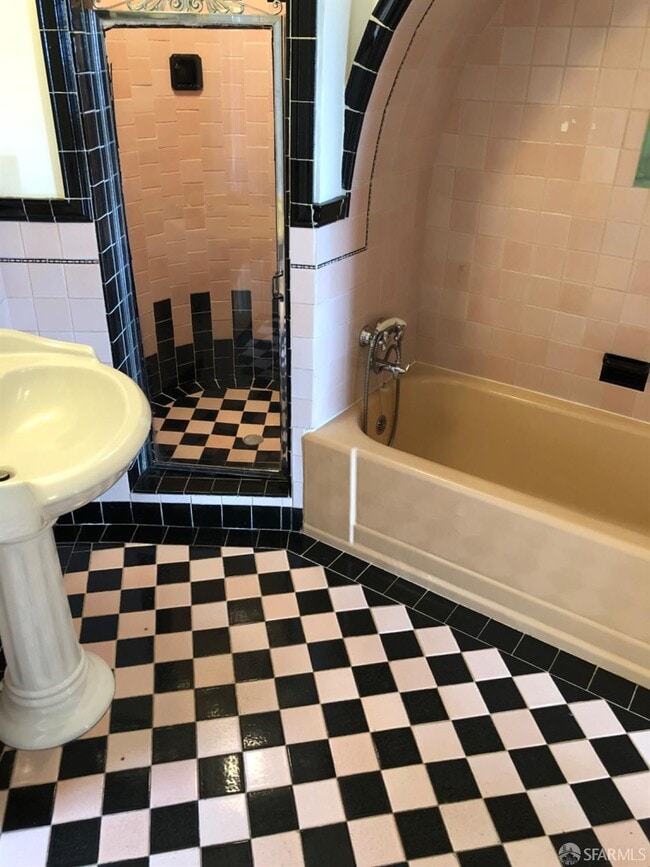 Building Photo - 1537 34th Ave