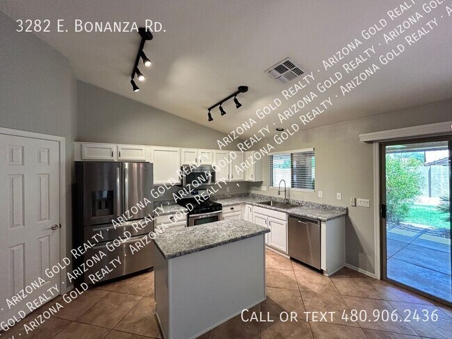 Building Photo - 3282 E Bonanza Rd