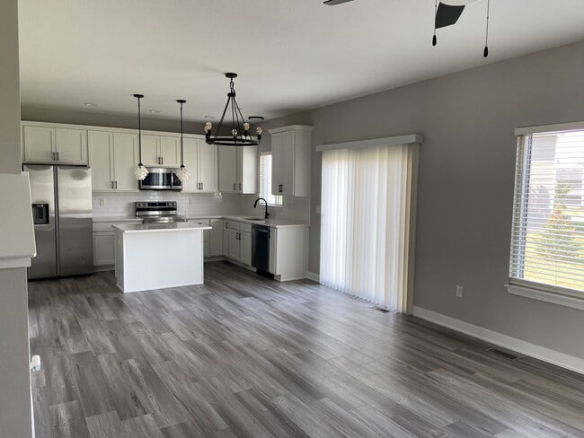 Building Photo - Newer build single family home!