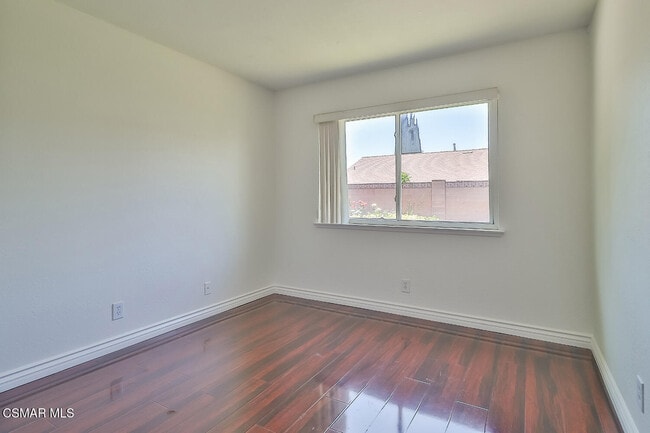 Building Photo - 2279 Connell Ave