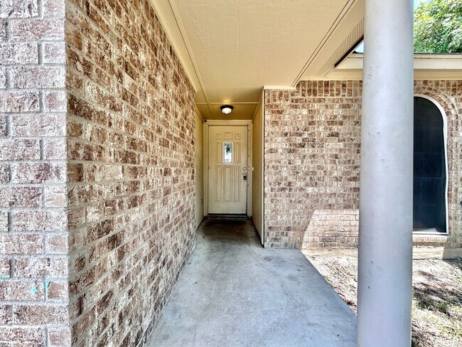 Building Photo - Beautiful 4 BR / 2 BA Home for Rent in Cop...