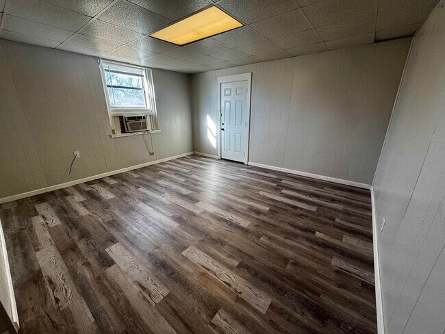 Building Photo - 3201 Southwest Dr