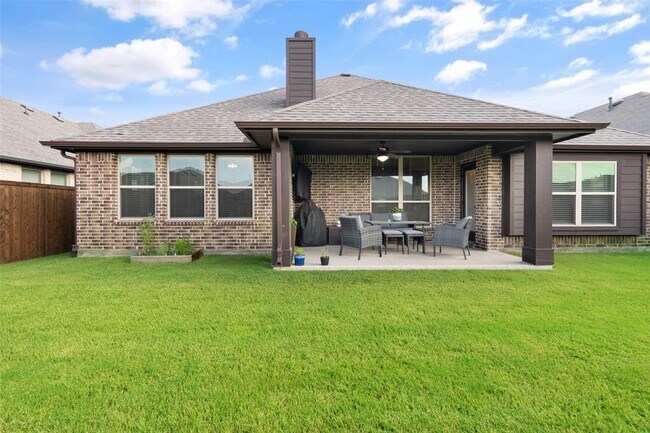 Building Photo - 1324 Thrasher Dr