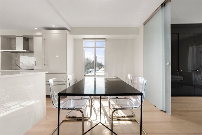 Building Photo - 280 Harvard St