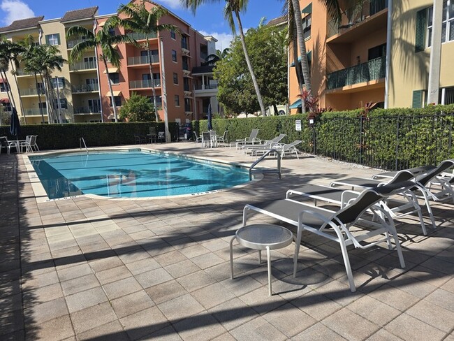 Building Photo - Beautiful 2 Bed 2 Bath Condo in West Palm ...