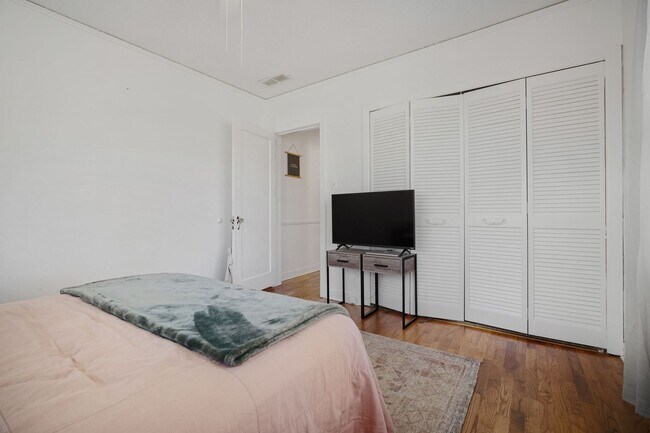 Building Photo - MOVE IN SPECIAL PARK HILL HOUSE