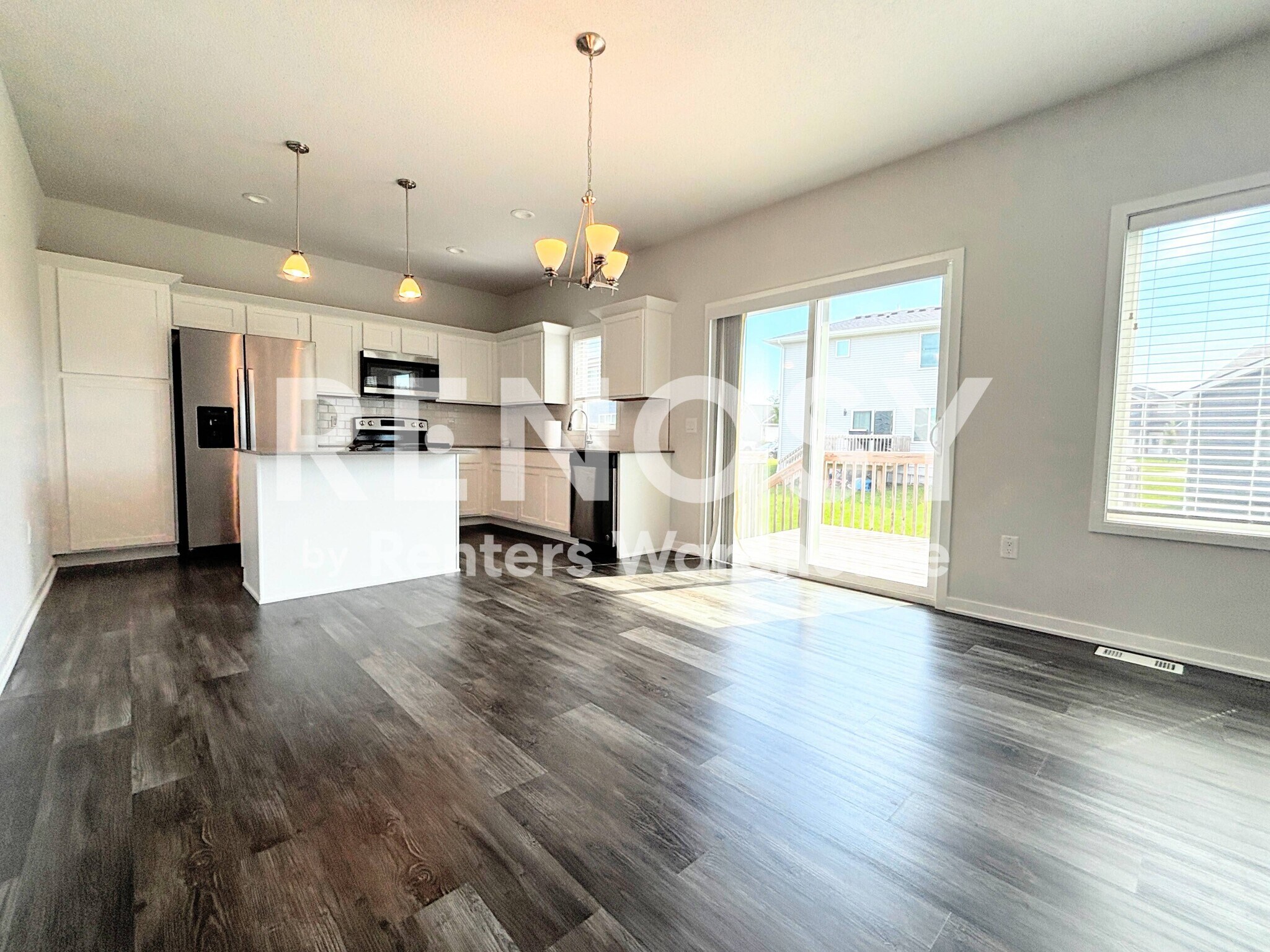 Building Photo - 16620 Oakwood Dr