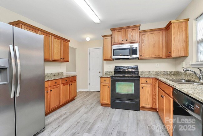 Building Photo - 1445 Laraway Ct NW