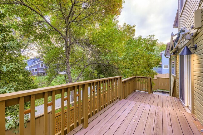 Building Photo - 4854 Franklin Dr