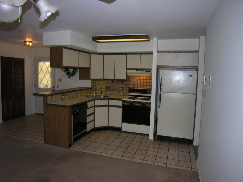 Building Photo - 289 Greenough St