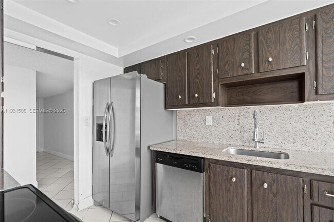 Building Photo - 18081 Biscayne Blvd