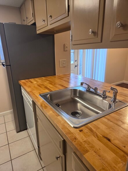 Building Photo - 524 Mercer Rd