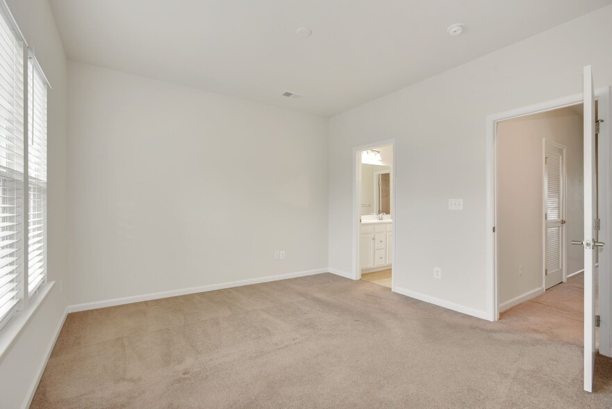 Building Photo - 43501 Apple Orchard Sq