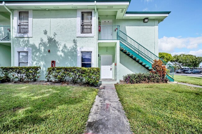 Building Photo - Cozy 2/1 Home in Sunrise!