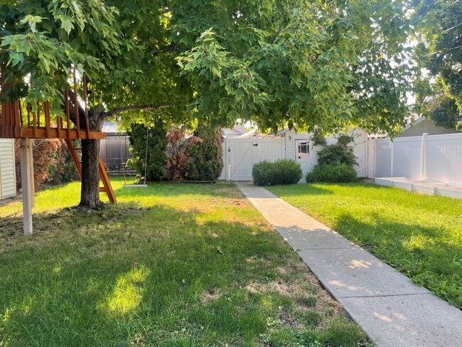 Building Photo - Now renting 2 bedroom House