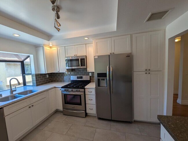Building Photo - 10051 Topanga Canyon Blvd