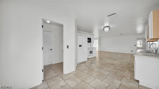 Building Photo - 918 Acroft Ave