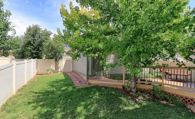 Building Photo - Must see paired home in Coal Creek