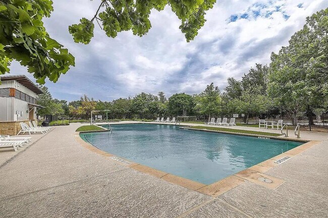 Building Photo - 1967 Mexia Dr