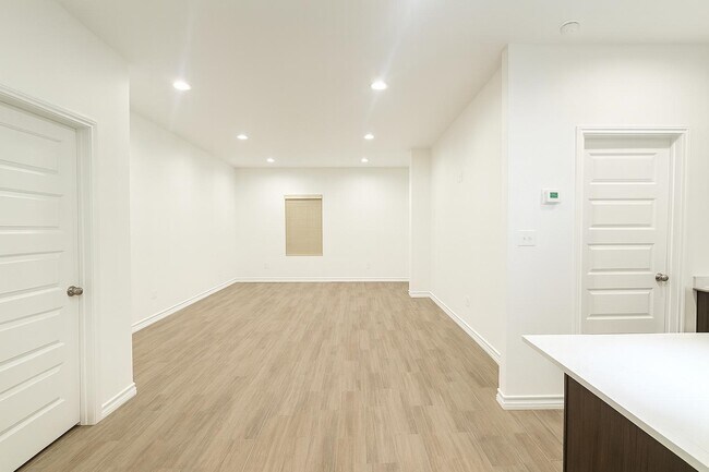 Building Photo - 5702 Moses Lp