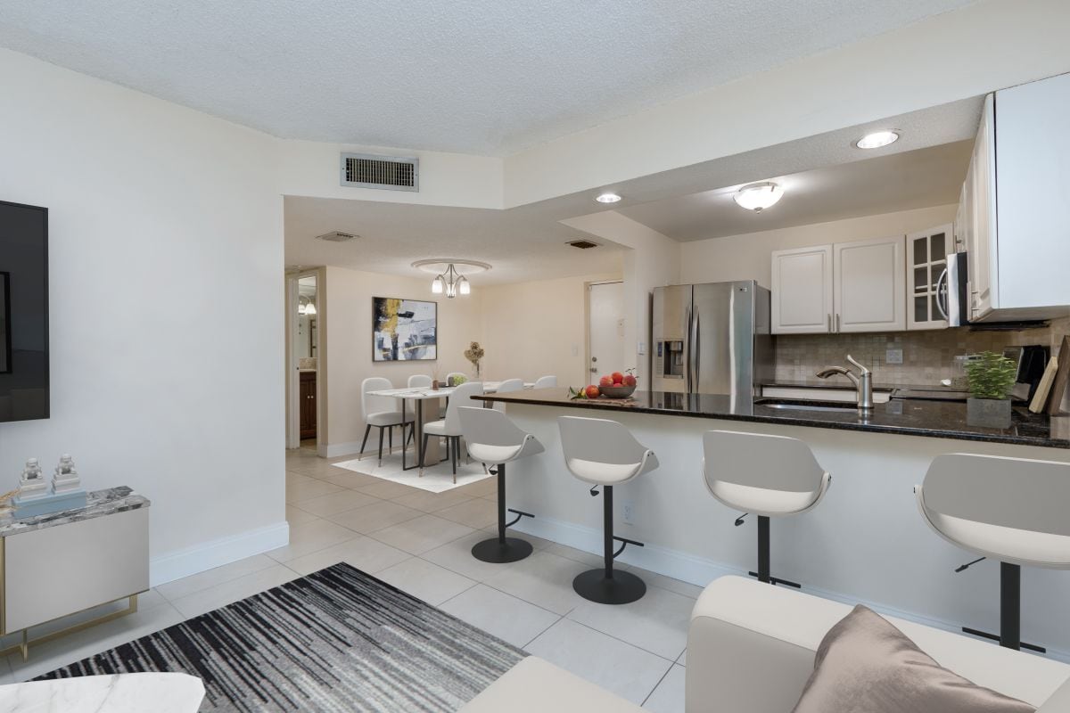 Building Photo - 3000 NE 5TH TE-110-A