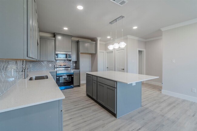 Building Photo - 1611 Mignon Dr