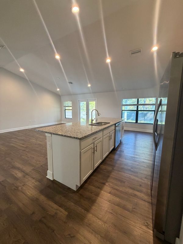 Building Photo - 4602 Karen Ave N