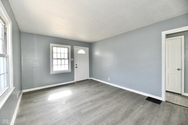 Building Photo - 3910 E 34th St