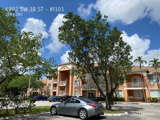 Building Photo - 6992 SW 39th St