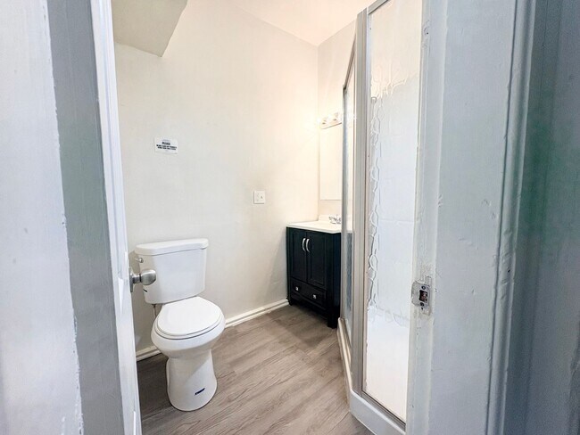 Building Photo - 527 5th St