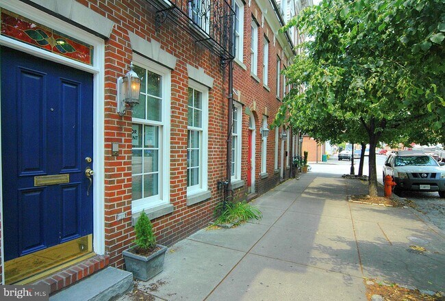 Building Photo - 706 S Bond St