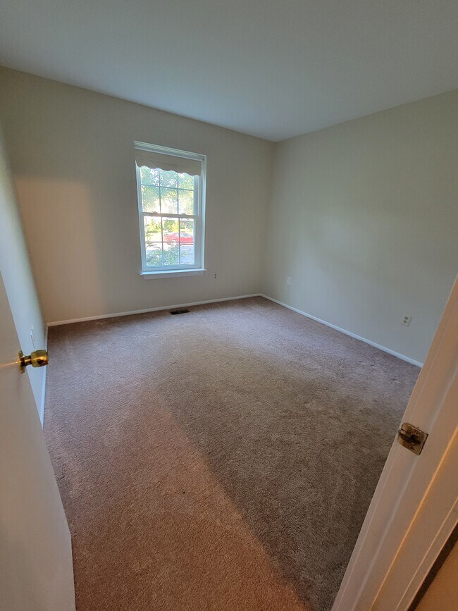 Building Photo - 9115 Honeysuckle Dr