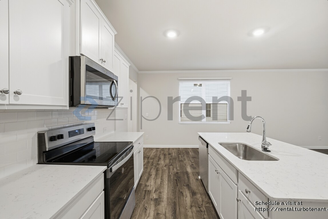 Building Photo - 2438 Bayberry St