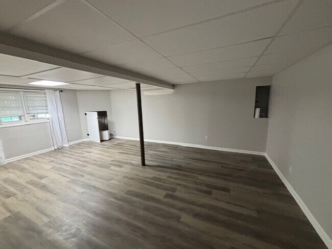 Building Photo - Beautifully Renovated 3-Bedroom, 2-Bath Ranch Home on Full Basement!