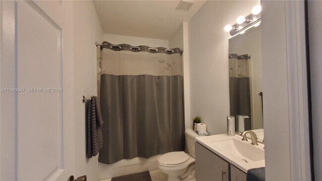 Building Photo - 1225 NE 32nd Ave