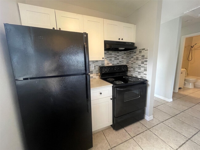 Building Photo - 200 SW 11th Ave