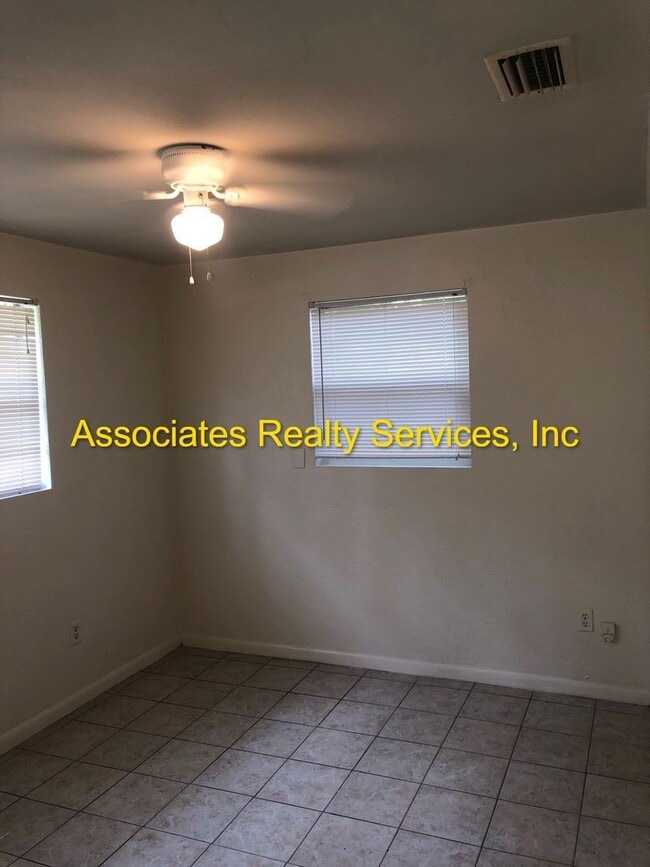 Building Photo - West Park Home