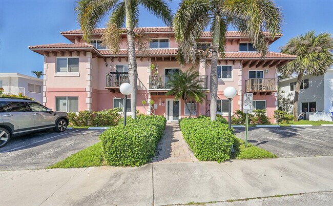 Primary Photo - 4525 Poinciana St