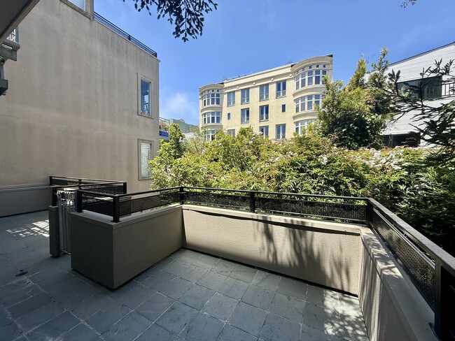 Building Photo - 3316 California St
