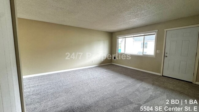 Building Photo - Upper-Level 2 BD | 1 BA Home - FoPo - MOVE IN SPECIAL!