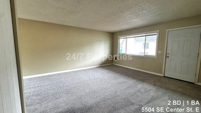 Building Photo - Upper-Level 2 BD | 1 BA Home - FoPo