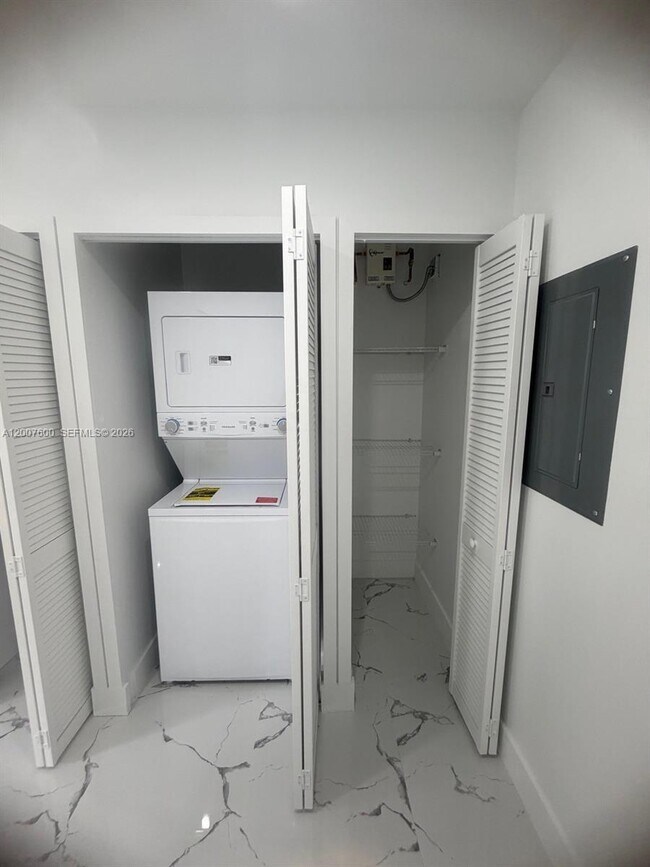 Building Photo - 2431 NW 23rd St