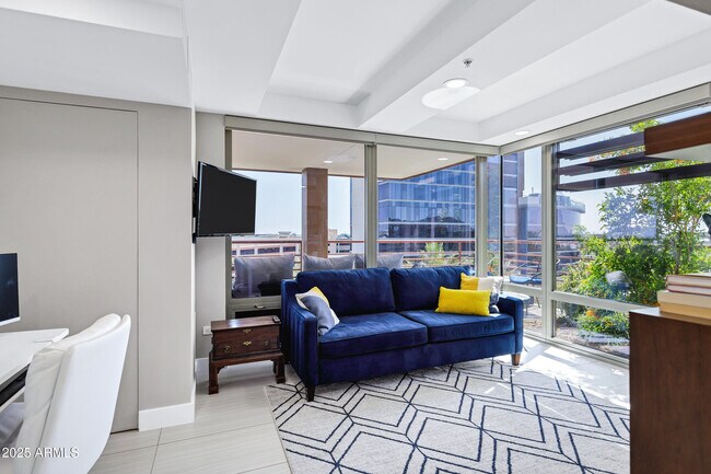 Building Photo - 7137 E Rancho Vista Dr