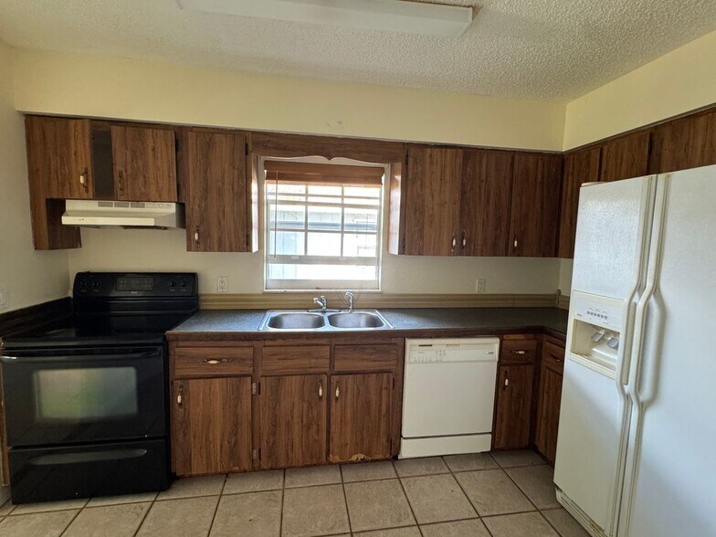 Building Photo - 364 16th St SW