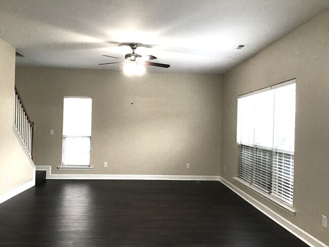 Building Photo - 202 Curico Ln