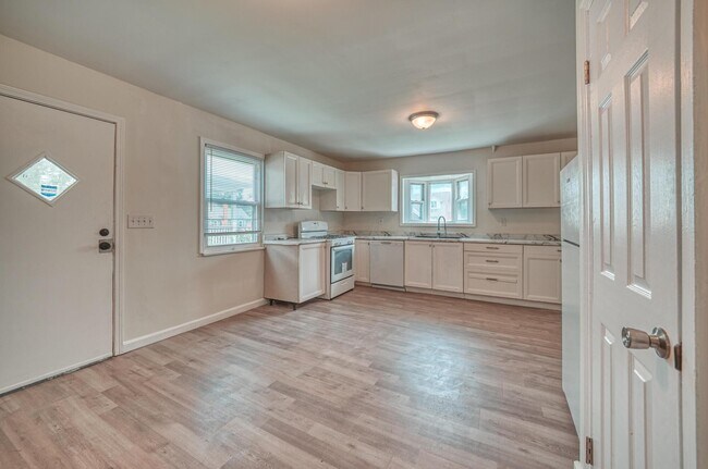 Building Photo - 1139 Miller Ave